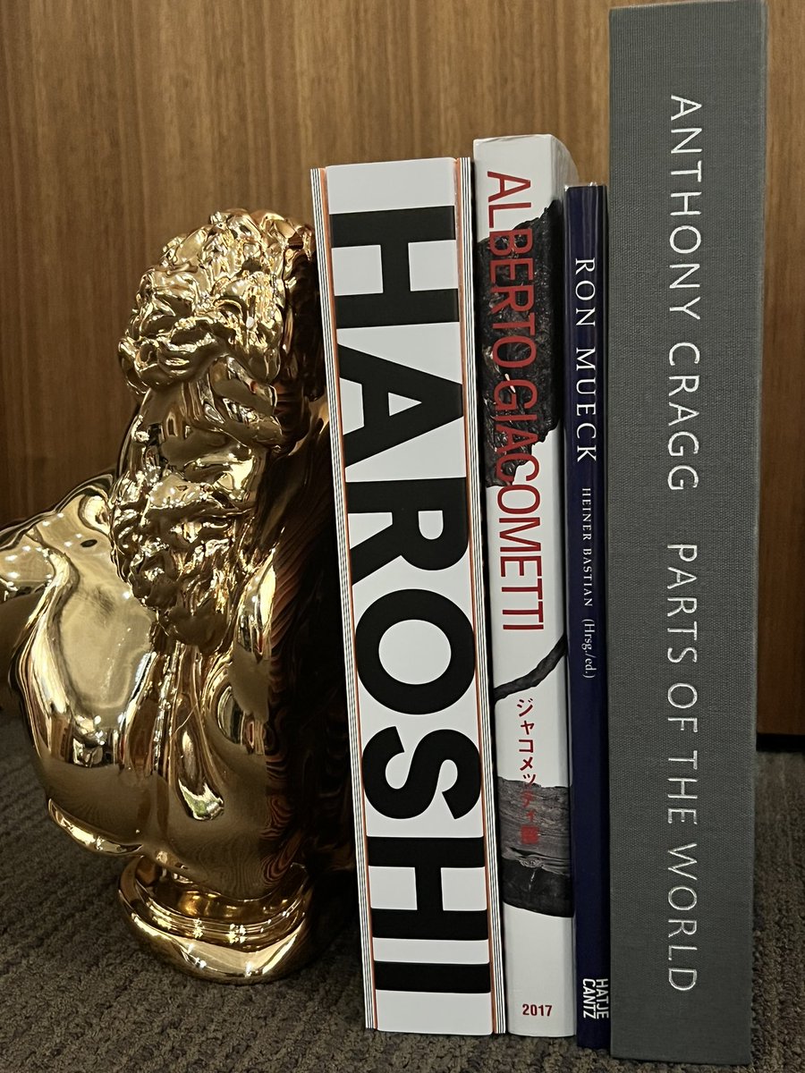 This awesome sculpture of <a href="/leocaillard/">leo Kay</a> makes for a perfect bookend for books from some of my favorite sculptors: Haroshi, Alberto Giacometti, <a href="/MueckRon/">Ron Mueck</a>, and Anthony Cragg. Upcoming legend surrounded by other legends. 🙇‍♂️