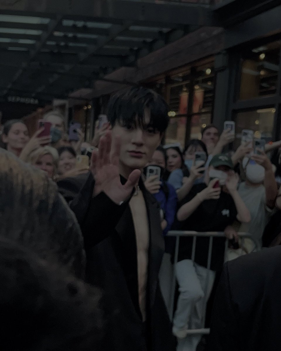 didn't expect to see so many people here cheering me on, it really warms my heart. thanks, everyone.