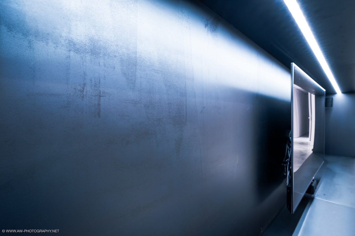 #Innenausbau einer #Penthousewohnung mit #Stahl und #melaminharzbeschichtetem Schichtstoff in weiß

#Backofen und #Geschirrspüler von <a href="/Miele_Presse/">Miele & Cie. KG</a> 
#Kochfeld und #Dunstabzug von @BORAGmbH 
#Spülbecken und #Armaturen von Blanco

Fotografie: Alexander Waas