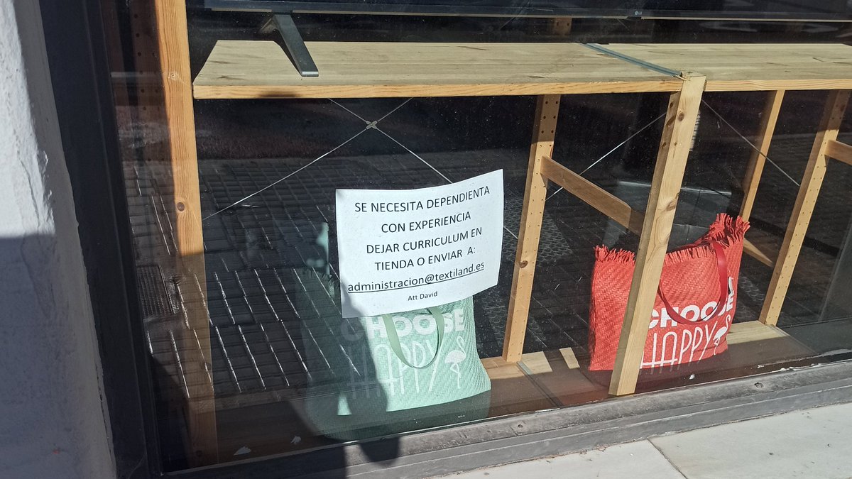 dapeay1's tweet photo. Voy a retomar la idea de hace tiempo. Publicar aquellas ofertas de empleo que encuentre por la calle. Si alguien le puede ayudar o interesar. Zona Petxina y Patraix. #Empleo #trabajo #valencia #OfertaDeEmpleo #ofertasdeempleo #buscoempleo #buscotrabajo #dependienta #florista https://t.co/gD5joPnZ7e
