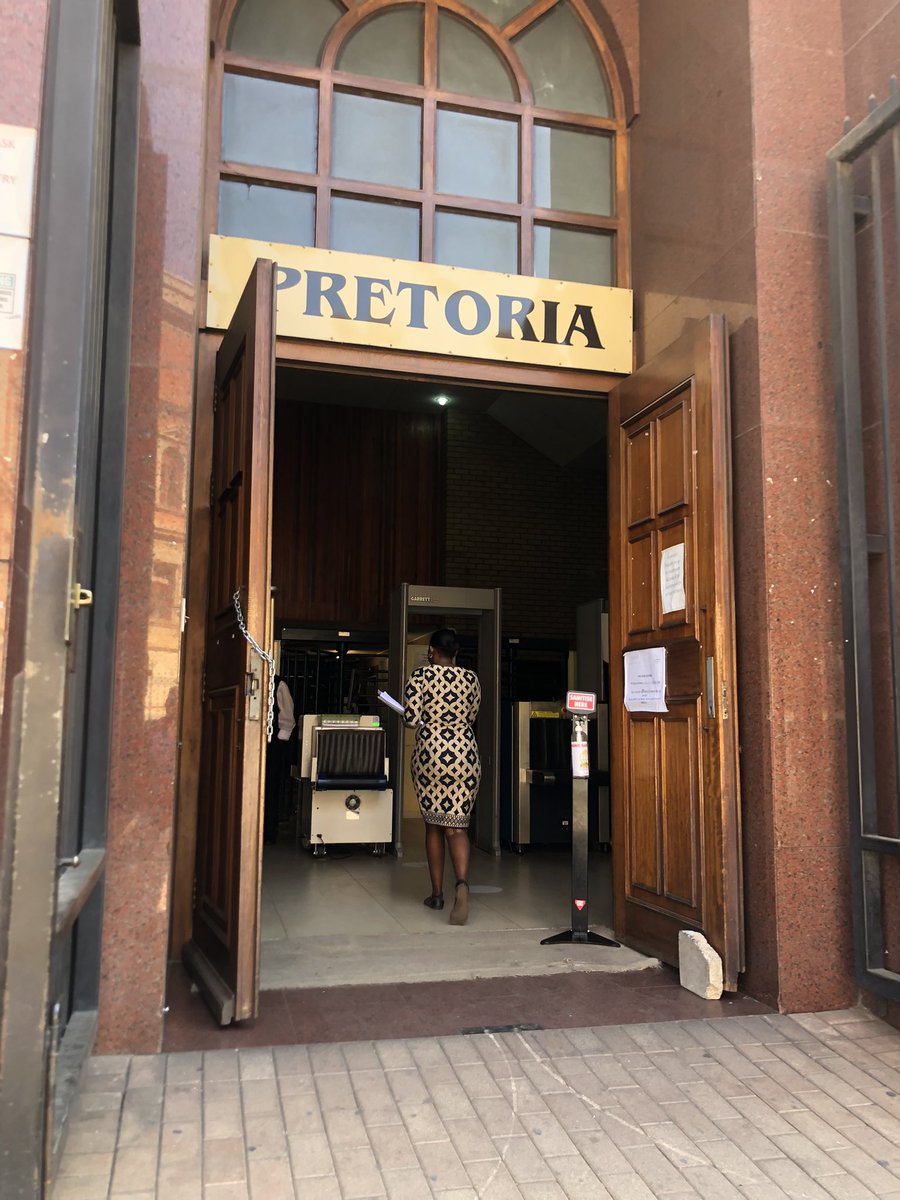 #SenzoMeyiwatrial Tumelo Madlala, the friend of Senzo Meyiwa, will continue his testimony today. Yesterday Madlala detailed how Meyiwa pinned the second intruder  in the kitchen before he was fatally shot. <a href="/LindA_MniSii/">Linda Mnisi</a>