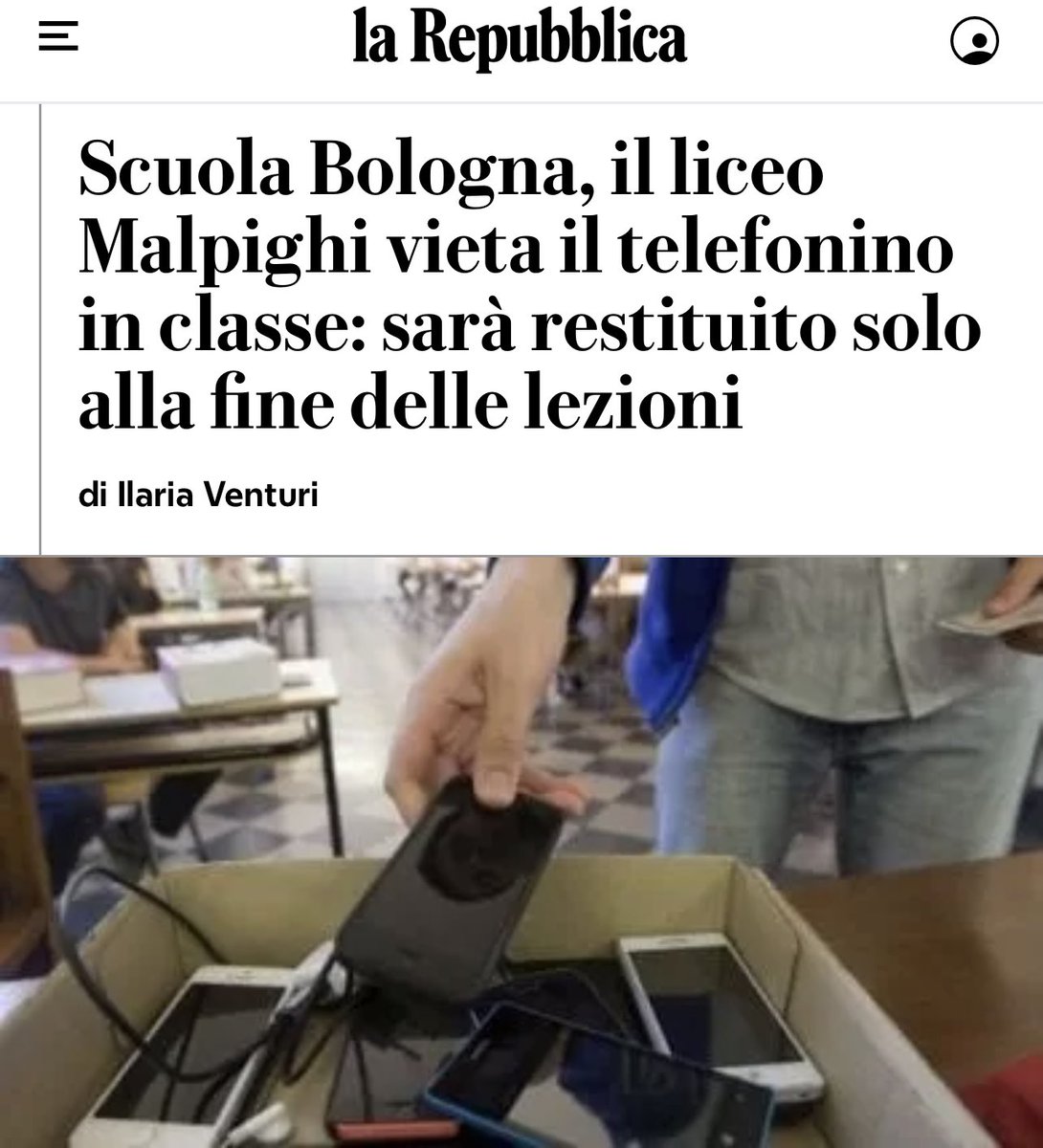 Apndp's tweet photo. Lode lode lode! Telefonini lasciati all’ingresso a scuola, vietati a lezione e nell’intervallo, a studenti e prof. Purtroppo come per le cinture di sicurezza, i caschi o il fumo in luoghi pubblici, perché il #buonsenso diventi #sensocomune bisogna ricorrere a misure draconiane. https://t.co/zjTJD9YLFL