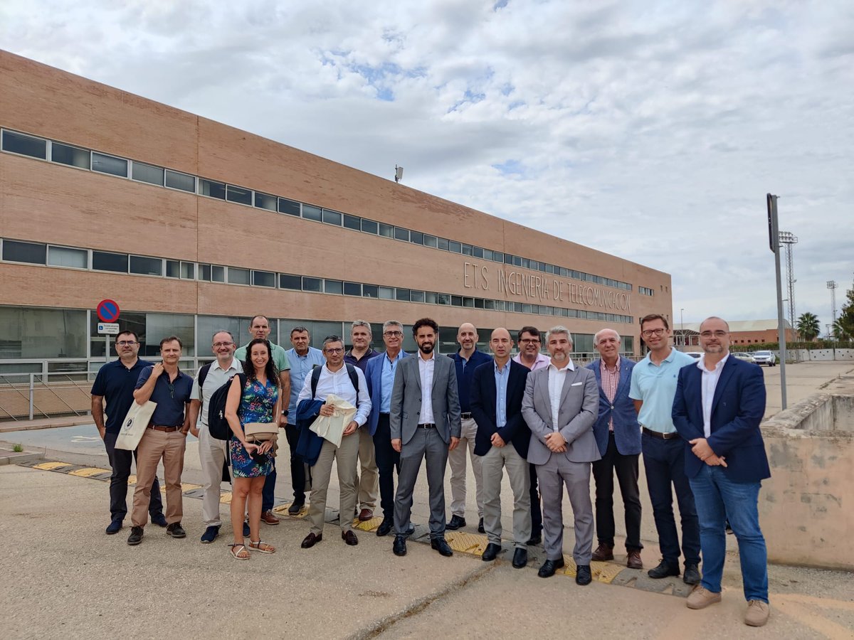 EETelecoVigo's tweet photo. A directora da nosa Escola @reberedondo asistiu onte a Conferencia de Directores de Enxeñería de Telecomunicación #CODITEL que tivo lugar na @etsit_uma. Alí tratáronse temas como o libro branco, o programa académico, ou o plan de promoción.  #somosTelecoVigo https://t.co/7X1F8ybQHf