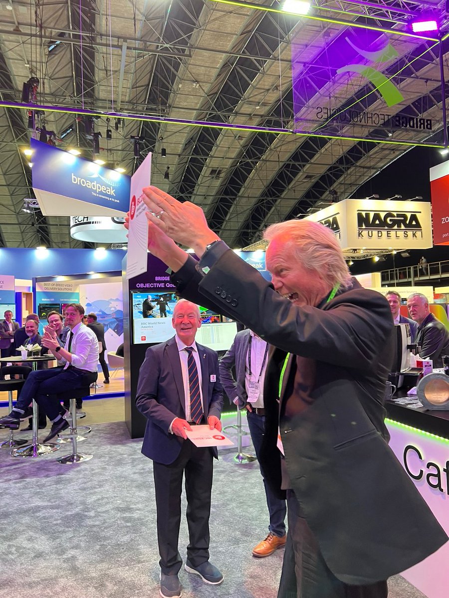 skfrostad's tweet photo. Sharing this great moment with my team for this award recognising the best stand design in the big category. Grateful to many and to @IBCconf #IBC2022 #IBCShow #awardwinning #beststand @BRIDGETECHTV https://t.co/SqrOKWuTxt