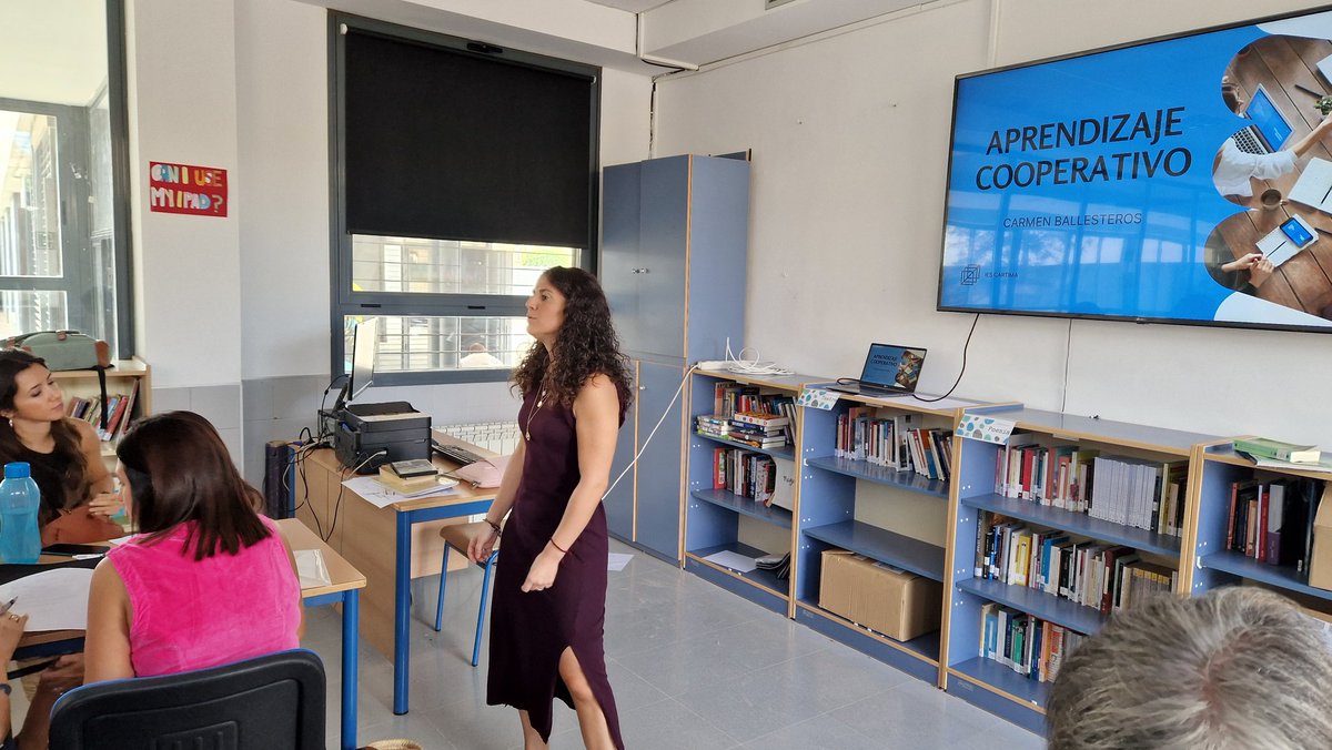 patrucarrasco's tweet photo. Hoy @CarmenBalleste en #FormaciónInicial @proyectocartama nos introduce cómo trabajamos el #AprendizajeCooperativo en #IESCartima para atender a la diversidad de nuestro alumnado, para que aprendan a convivir en sociedad y se promueva el aprendizaje social. https://t.co/Hoy2eaeRqG