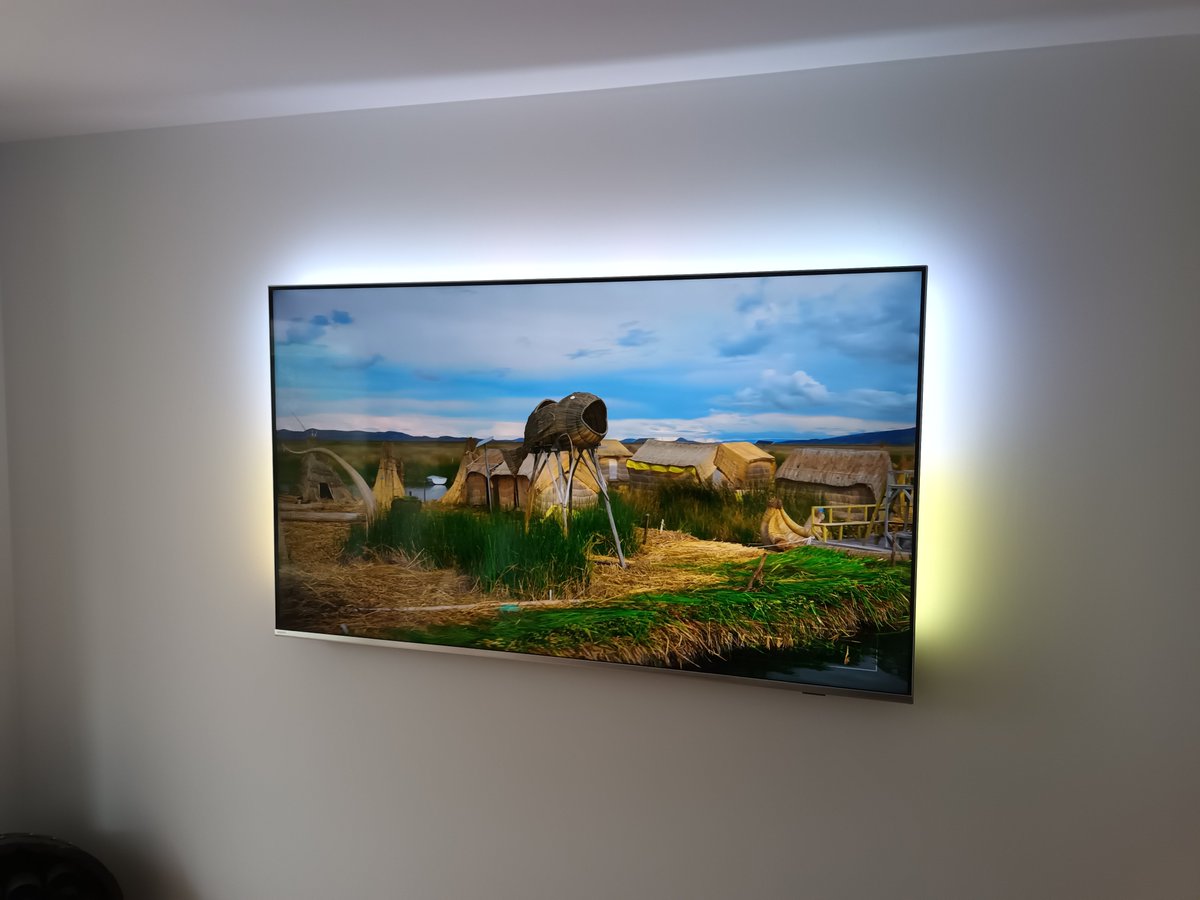 abbot_av's tweet photo. Hard to believe a 65inch TV looks so small now! Perfect for films and a bit of sport in a newly decorated snug.

@Philips 65PUS8507 4K TV on a slimline @SANUSSystems VLL5 bracket - another Ambilight TV looking nice - all from @RicherSounds Exeter. https://t.co/a5XHLsx2sW
