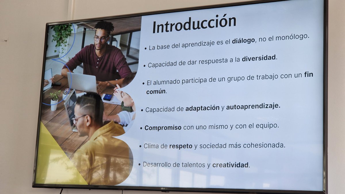 Hoy <a href="/CarmenBalleste/">Carmen Ballesteros</a> en #FormaciónInicial <a href="/proyectocartama/">IES Cartima</a> nos introduce cómo trabajamos el #AprendizajeCooperativo en #IESCartima para atender a la diversidad de nuestro alumnado, para que aprendan a convivir en sociedad y se promueva el aprendizaje social.