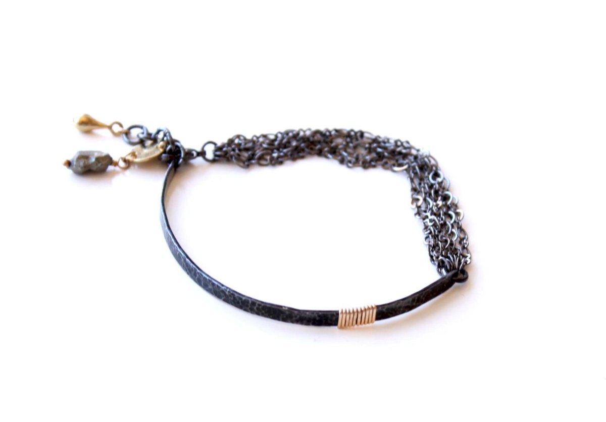 mohamad_nazzal's tweet photo. Black bar bracelet, oxidized steel and gun metal chain. Mixed metal bracelet - black and gold with Pyrite gemstone. Multi chain. Artisan.
#Artisan #Pyrite #black #MetalBracelet #GunMetalChain #multi #mixed #EverywhereUR
👉https://t.co/6uVTNKN52a https://t.co/7ocJAiGcUH