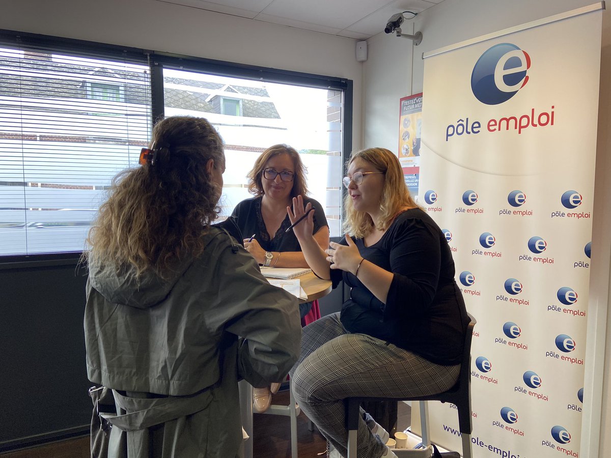 REVELSverine's tweet photo. Dans le cadre de la semaine de l’illettrisme et illectronisme nous avons mis en place avec @MediaForRouen @VilledeMaromme @Retravailler une action afin de présenter l’offre de service locale dans notre hall d’accueil et proposer des ateliers adaptés @Poleemploi_Ndie https://t.co/abSq9eVepx