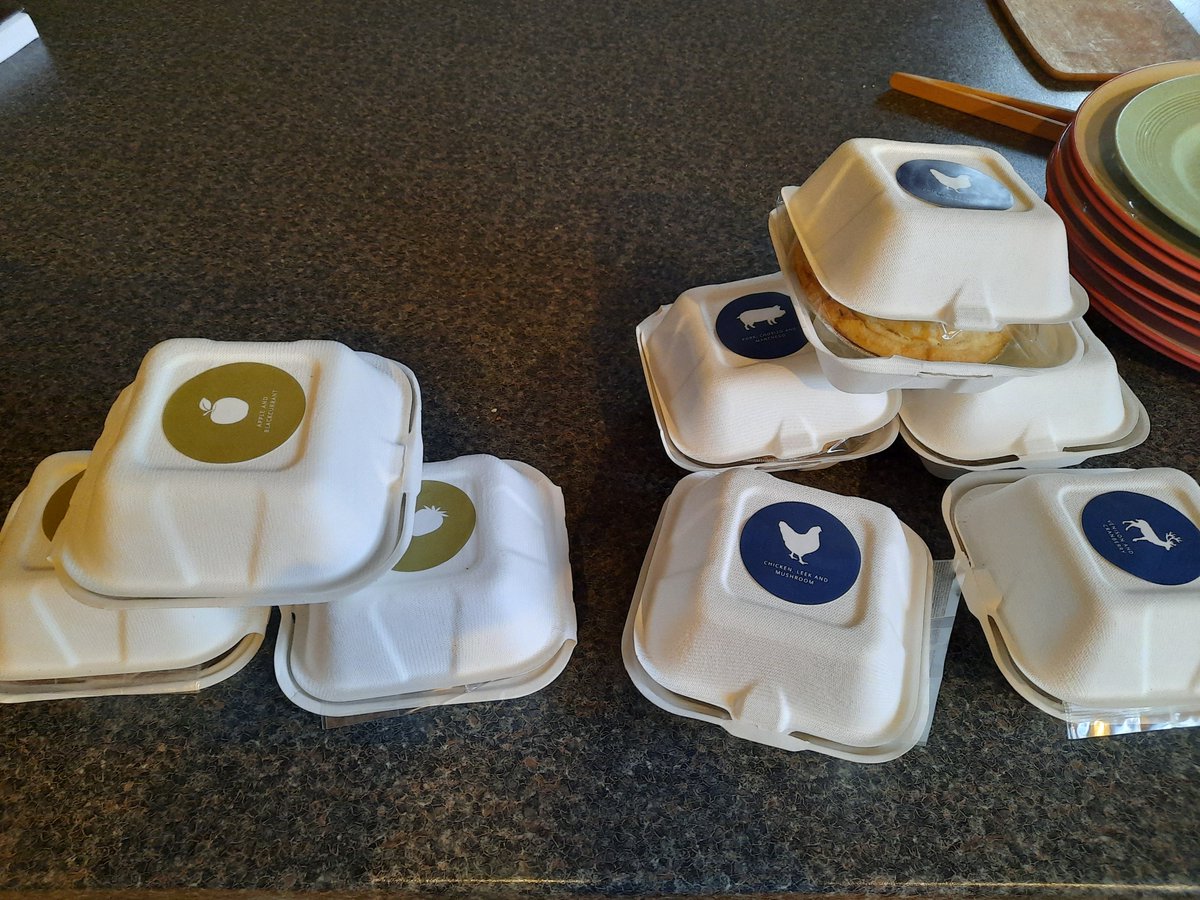 KHD_2017's tweet photo. Thanks to the wonderful @LochinverLarder for the #pievan home delivery this morning. Cannot wait to tuck into these and no they aren't all for me ๐๐
BTW, you can also tuck into these at home thanks to their fab Pies by Post website. https://t.co/0PwwY3hfYZ