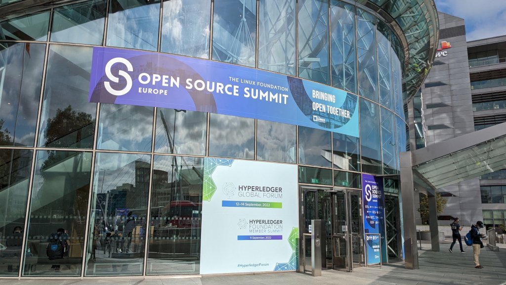 Collabora's tweet photo. First up today at #OSSummit, "Board Farms for Everyone: Making Hardware Debugging Easier and Sharing Boards Across the Globe!", presented by Chris Obbard at 10:15 UTC in Liffey Hall 1! Join us in person, or watch live online! https://t.co/odnhlQRGAh #lfelc #embedded #linux https://t.co/IHt37LlFcG