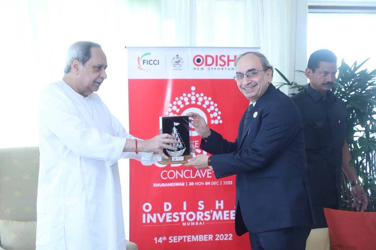 Naveen_Odisha's tweet photo. Delighted to meet Shri Dinesh Kumar Khara, Chairman, @TheOfficialSBI at #OdishaInvestorsMeet 2022 in #Mumbai. Discussed the vast growth opportunities in banking sector and invited him to expand banking services in the unbanked areas in #Odisha. #MakeInOdishaConclave2022 https://t.co/pHnqVvHMlh