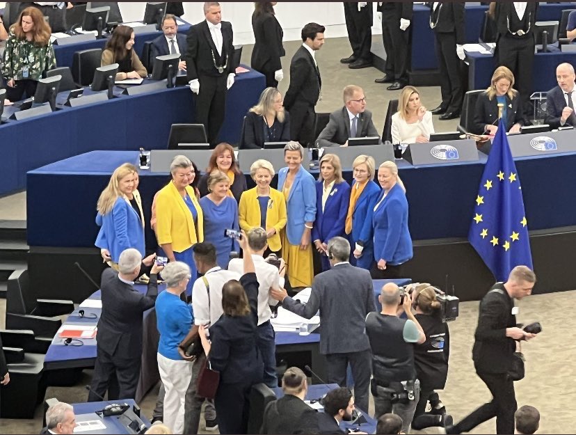 rossinafs's tweet photo. The EC President, @vonderleyen is the queen of #FashionPolitics 

She repeatedly uses fashion accordingly to the political context. Today, she wore it as an expression of European solidarity with Ukraine during the #SOTEU2022 https://t.co/8NP4W4eLWh