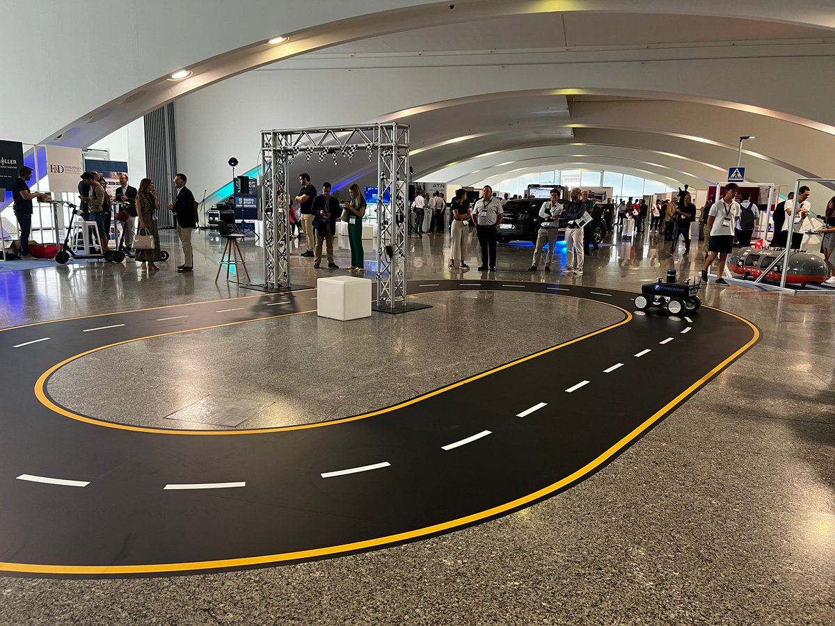 cevents_eventos's tweet photo. Hoy estamos en la II edición de #SmartMobilityValencia, organizado por @Avia_automocion y el apoyo de @generalitat y @Startup_VLC 

¡Nuestra vuelta a la organización integral de #eventos ha sido por todo lo alto! 💪💪 https://t.co/fqbFoTkTZb