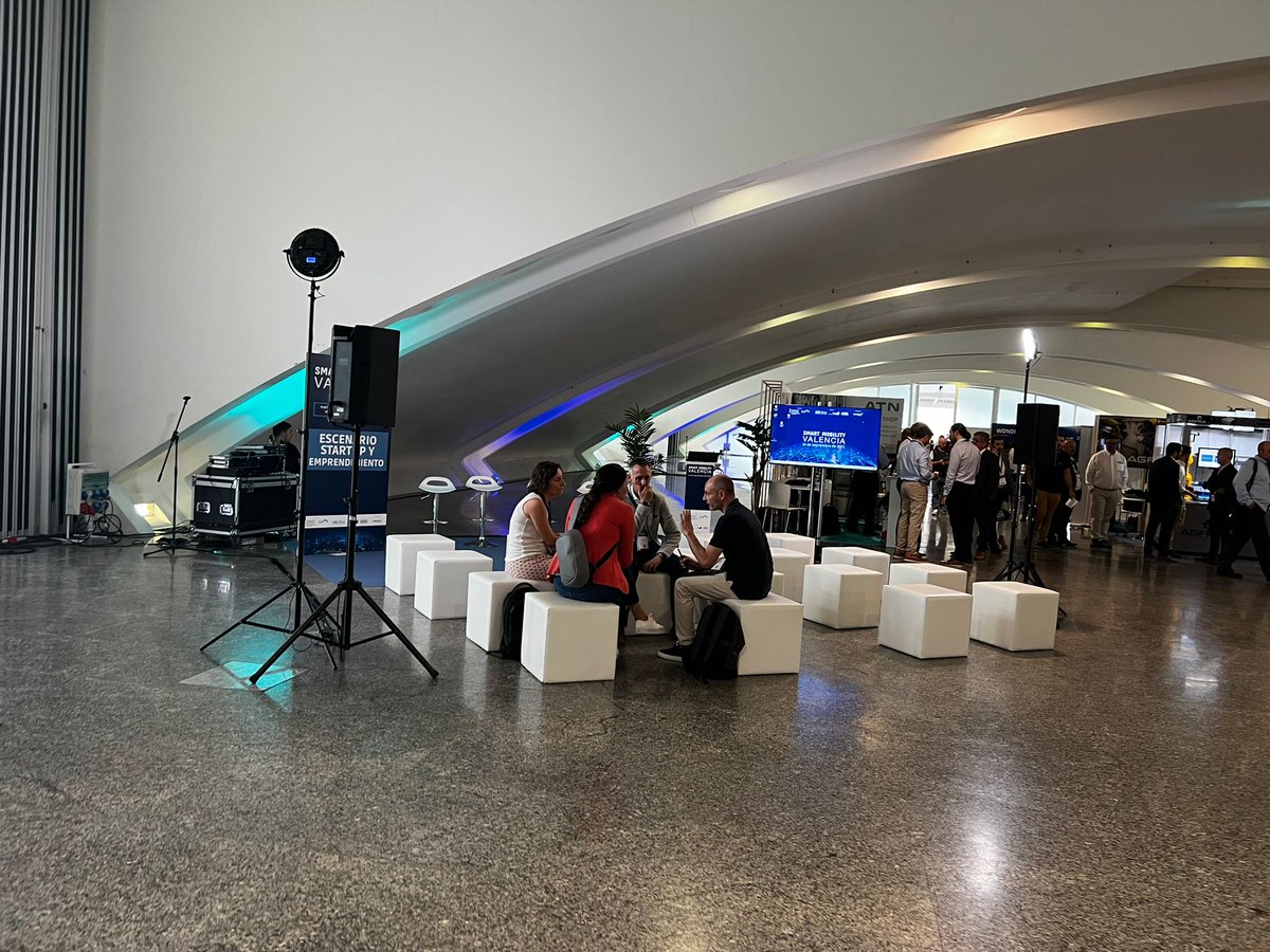 cevents_eventos's tweet photo. Hoy estamos en la II edición de #SmartMobilityValencia, organizado por @Avia_automocion y el apoyo de @generalitat y @Startup_VLC 

¡Nuestra vuelta a la organización integral de #eventos ha sido por todo lo alto! 💪💪 https://t.co/fqbFoTkTZb