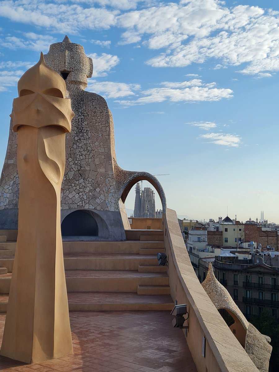 #LaPedreraOculta ✨ Vine a #LaPedrera i gaudeix d’aquesta visita que et farà descobrir nous espais que habitualment estan tancats al públic. ❤️

👉lapedrera.com/ca/visites?utm…