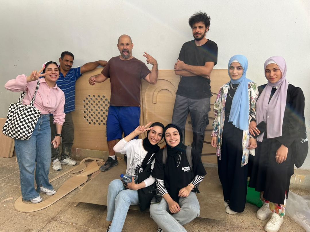 tombscreatius's tweet photo. Sabeu on som?
#TombsCreatius està fabricant una instal·lació participativa per l'Alwan Children's Festival d'Amman, a Jordània, que se celebra per primer cop el proper dia 23🙌
Després, els jocs es queden al pais per col·laborar amb ONGD locals ☺️
+info 👉https://t.co/HtusO4IhIh https://t.co/hEnk6DkvBP