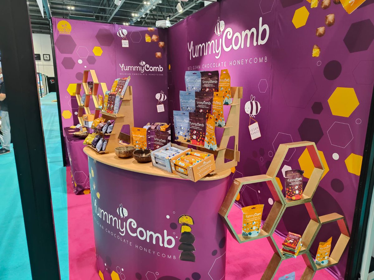yummycomb's tweet photo. After a sweaty set up day of to-me to-you, oh I'm by myself, our lil stand is just about ready to go! Can't wait to get there and join forces for our trade show, Lunch at the Excell London. My train is just about there partner! #tradeshow #london #SmallBusinesses #yummyfood https://t.co/favEfracnW