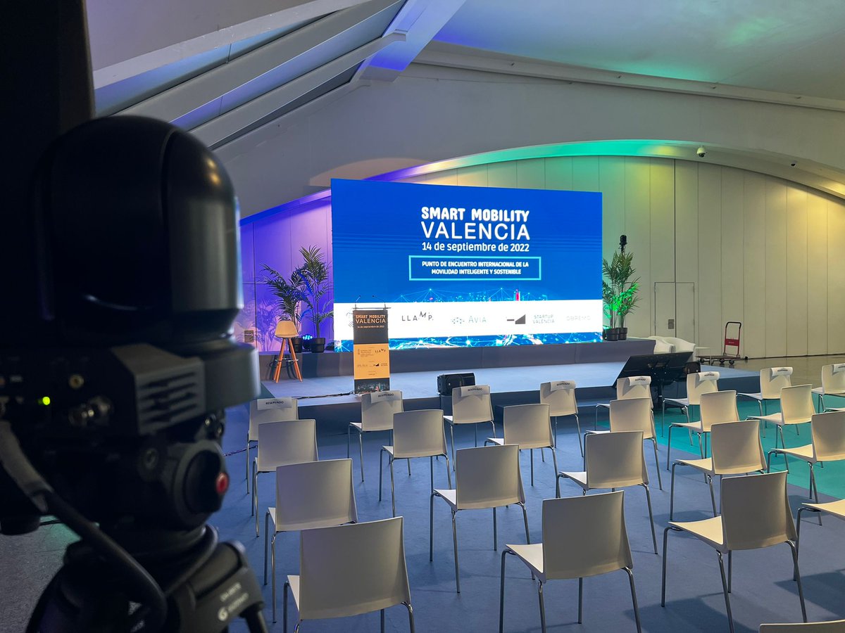 onsitevents's tweet photo. Rodeados de tecnología punta en la II edición de #SmartMobilityValencia, organizado por @Avia_automocion y con el apoyo de @generalitat y @Startup_VLC

Con todo el trabajo tecnológico: Web, registro, #acreditaciones, tecnología audiovisual, realización, #streaming y consultoría. https://t.co/WanGd7Leyc