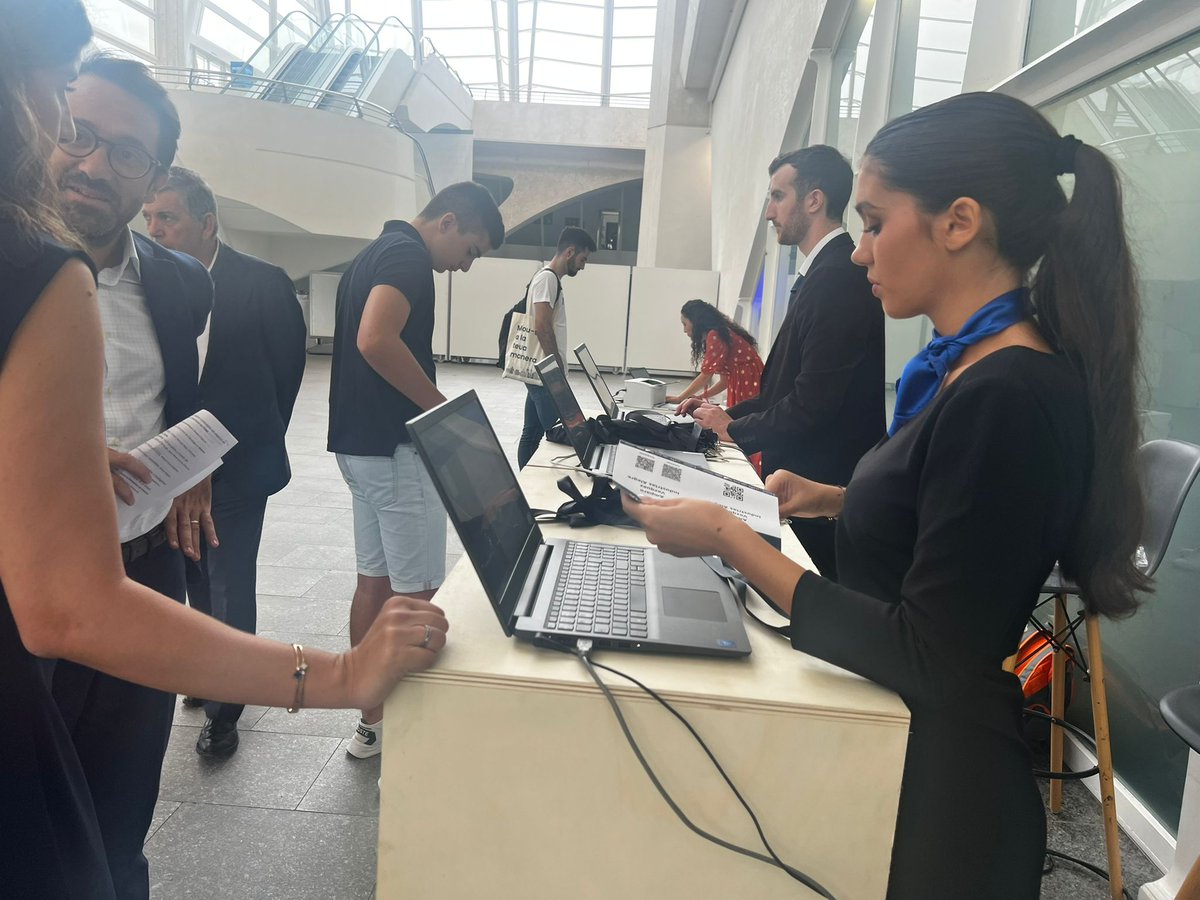 onsitevents's tweet photo. Rodeados de tecnología punta en la II edición de #SmartMobilityValencia, organizado por @Avia_automocion y con el apoyo de @generalitat y @Startup_VLC

Con todo el trabajo tecnológico: Web, registro, #acreditaciones, tecnología audiovisual, realización, #streaming y consultoría. https://t.co/WanGd7Leyc