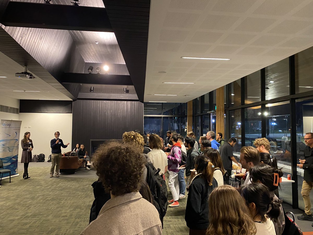 Great to see everyone at the <a href="/AIPVicBranch/">Australian Institute of Physics - Vic Branch</a> careers night!!! Branch chair <a href="/avmartin_xfel/">Andrew Martin</a> kicking things off 😃Thanks to all the industry speakers!!!