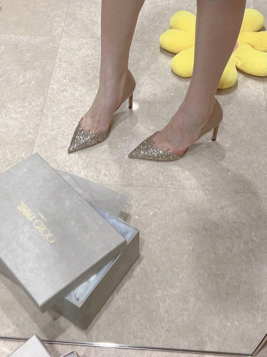 scottclaire7's tweet photo. “My brand new sandals are a little stiff, and I think they'll give me blisters. But I love them, so I'll probably wear them out.

#newsandals https://t.co/nPSCFAxagE