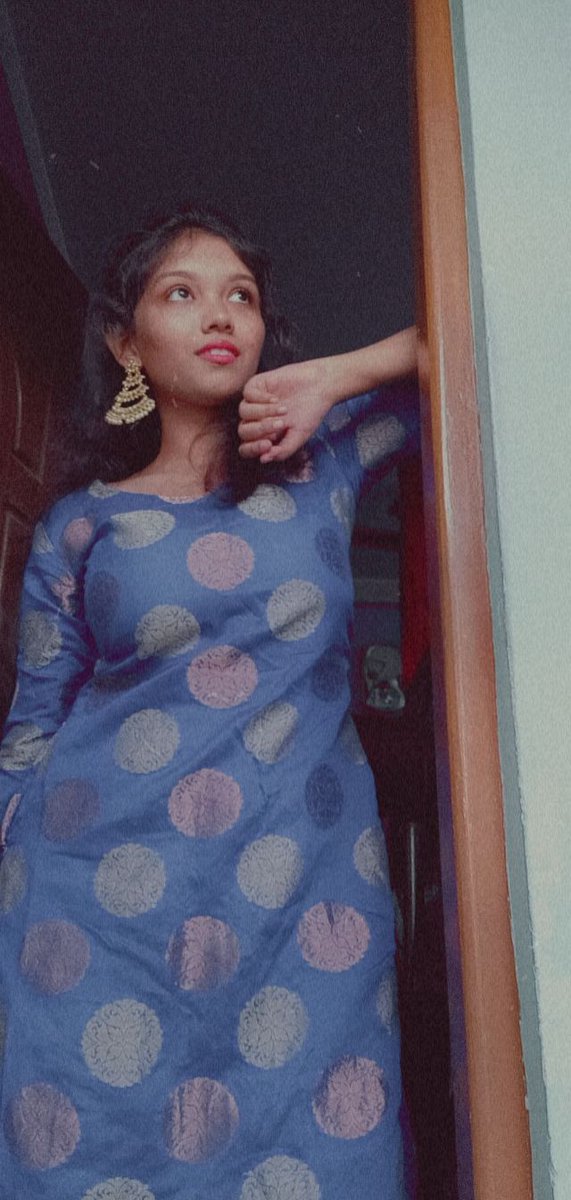 SeuliBhattacha1's tweet photo. “আপনি যদি নিজের হাসিটি ব্যবহার না করে থাকেন তবে আপনি এমন একজন ব্যক্তির মতো যা ব্যাঙ্কে মিলিয়ন ডলার এবং কোনও চেকবুক নেই” https://t.co/Udo3OSAQI3