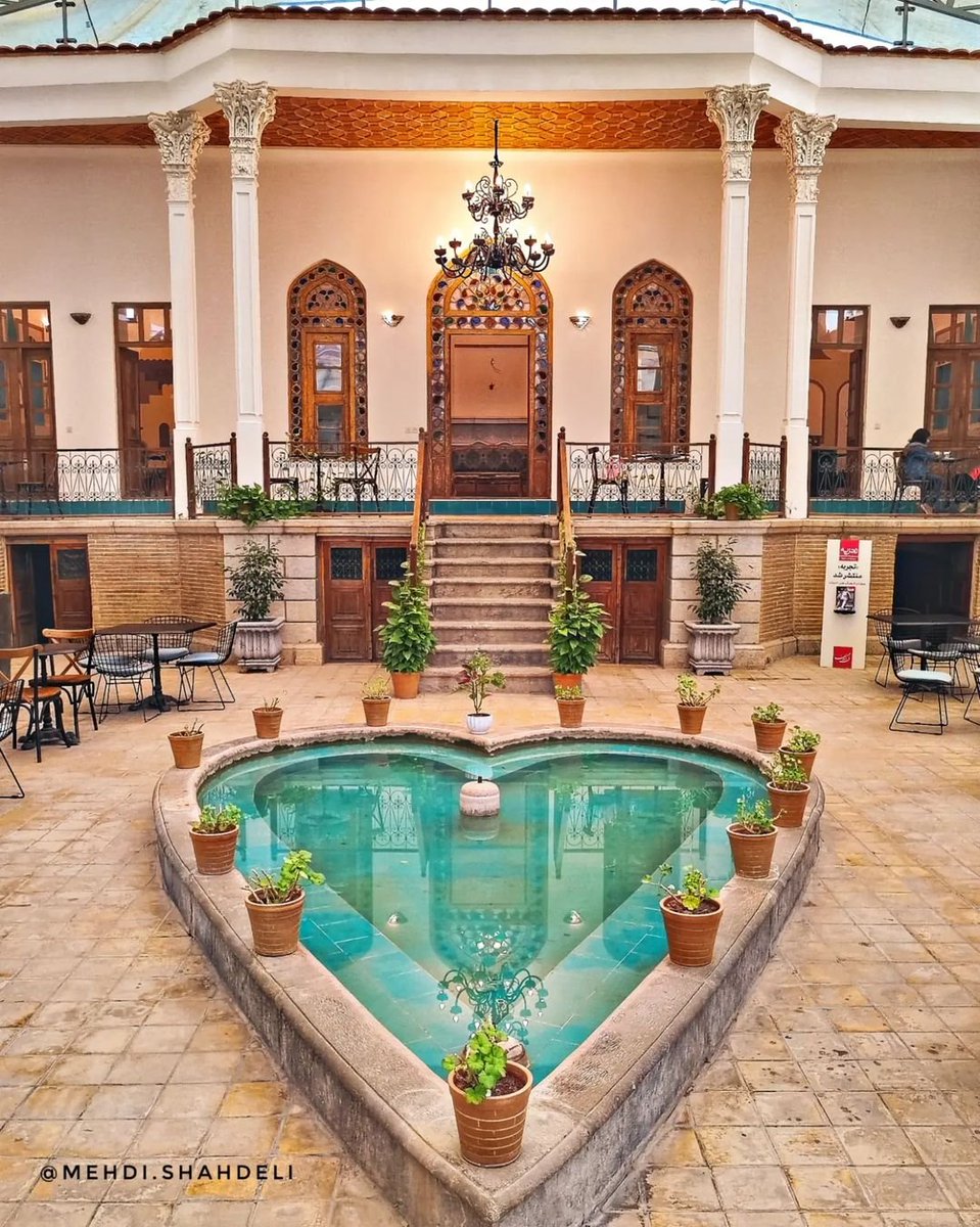 منزل نوريان التاریخي الذي تحول الي مكتبة جميلة- نجف اباد في محافظة اصفهان

تصوير: مهدى شاه دلي
#نجف_آباد #اصفهان #البيت #منزل #المكتبة