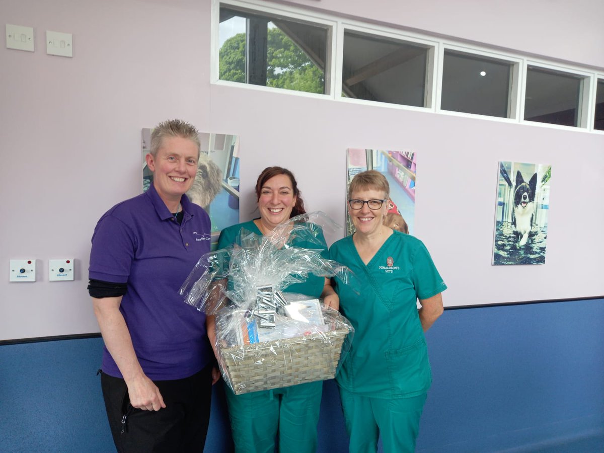 vetdirectuk's tweet photo. Congratulations to Rhona (left) from Donaldson's Vets on winning the Vet Direct and Darvall Prize Draw at BSAVA Congress 2022 and winning a Darvall Heated Circuit!

Learn more about the Darvall Heated Circuit Kit (DRV9855) here - https://t.co/zY0yW5YEfP https://t.co/MgnP0tFosE
