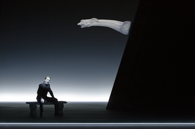 Allmählich kommt die neue Spielzeit in die Gänge – und schüttelt unsere Charts völlig durch. Acht Neueinsteiger verraten, was gerade wo für Aufmerksamkeit sorgt. An die Spitze schnellt die düstere Inszenierung eines Altmeisters. nachtkritik.de/index.php?opti…

Foto © Lucie Jansch