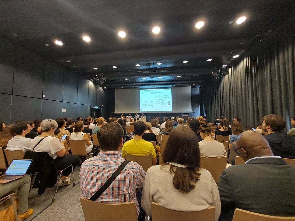 bl_evolution's tweet photo. Double #matérialité et impact : quelles nouvelles méthodologies pour prioriser les risques et enjeux #RSE ? @Sylvain répond en direct de #Produrable2022 : “La #CSRD va faire émerger une RSE plus stratégique en consacrant les notions de risque et d’impact”. https://t.co/D7r0AEKhVg