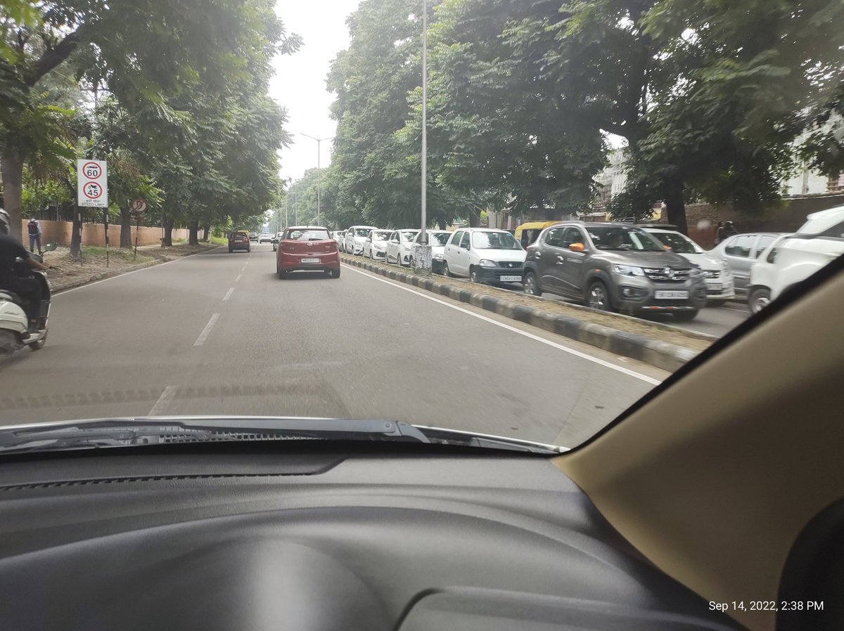 dutta_atul's tweet photo. 20 &amp; 30 lights off - no police support to manage. Pls check @trafficchd @ssputchandigarh https://t.co/7VGAn1Kcnc