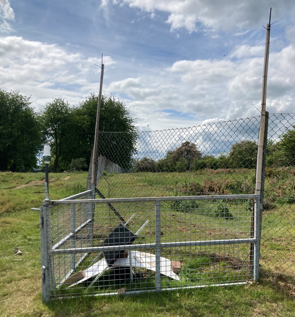 SamSeccombe's tweet image. #Tech4Wildlife #InstantDetect2 is running @ZSLWhipsnadeZoo with 5 LoRa connected camera traps covering &amp;gt;6Km2. Thousands of images are being captured and sent up to the cloud each month using #Iridium satellite connectivity with 90% of images arriving &amp;lt;15mins after capture. GSTK
