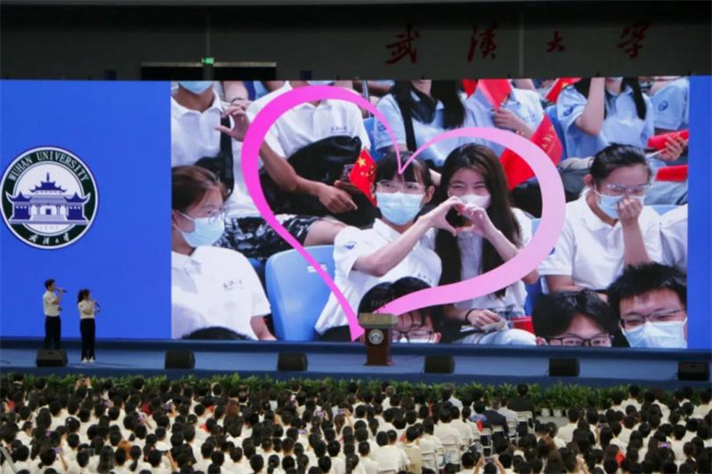 WHU_1893's tweet photo. 🎉The #OpeningCeremony for #WHU undergraduates was held on Sept. 13th.

With the on-site interaction and pop songs lighting up the atmosphere, #Classof2022 set off on their journey to a university education!❣️🤗 #WelcomeToWHU https://t.co/Gk5HAqNvfA