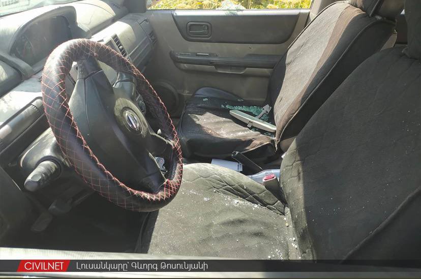 Donieeeea's tweet photo. Azerbaijani forces targeted a civilian car near the city of #Jermuk in #Armenia. Houses of peaceful civilians and infrastructure are also being targeted. https://t.co/rMaitdWllw