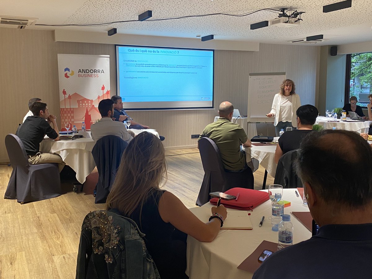 AndorraBusiness's tweet photo. 📌Els participants del nostre programa de creixement empresarial, el #ProjecteGrowth, treballen diversos reptes aplicant la innovació. Un taller creatiu que està dirigit per @scunill. #InvestinAndorra https://t.co/dV2RgVfHnV