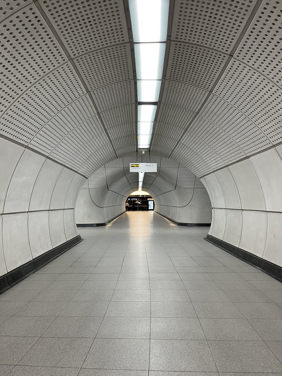 Ahmedfharfoush's tweet photo. #elisabethline #London #futuristic https://t.co/jb7i5GxABL