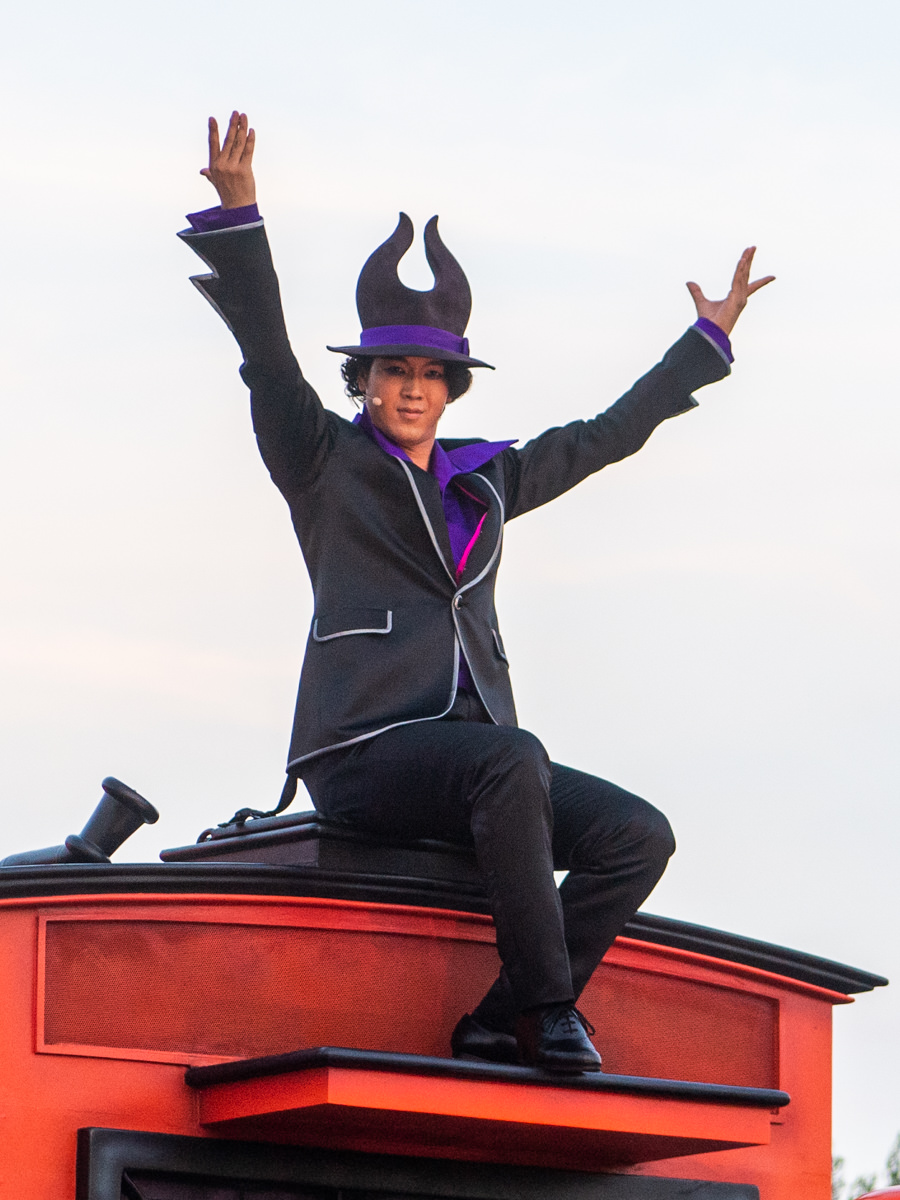 Dtimesdeparture 東京ディズニーランド ディズニー ハロウィーン22 ザ ヴィランズ ロッキン ハロウィーン スケルトンが運行するウエスタンリバー鉄道をイメージしたフロートには眠れる森の美女のグーン マレフィセントの手下マルフィとアースラの手下 Dtimesdeparture 東京ディズニーランド ディズニー ハロウィーン22 ザ ヴィランズ ロッキン ハロウィーン スケルトンが運行するウエスタンリバー鉄道をイメージしたフロートには眠れる森の美女のグーン マレフィセントの手下マルフィとアースラの手下