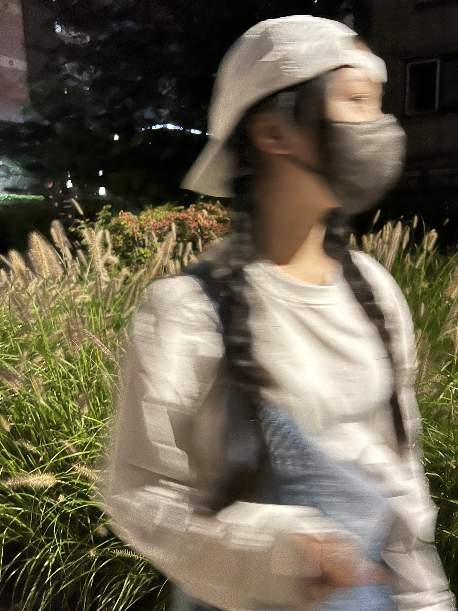 NewJeans on Twitter: "night stroll 🌙 #NewJeans #하니 #hanni https://t.co