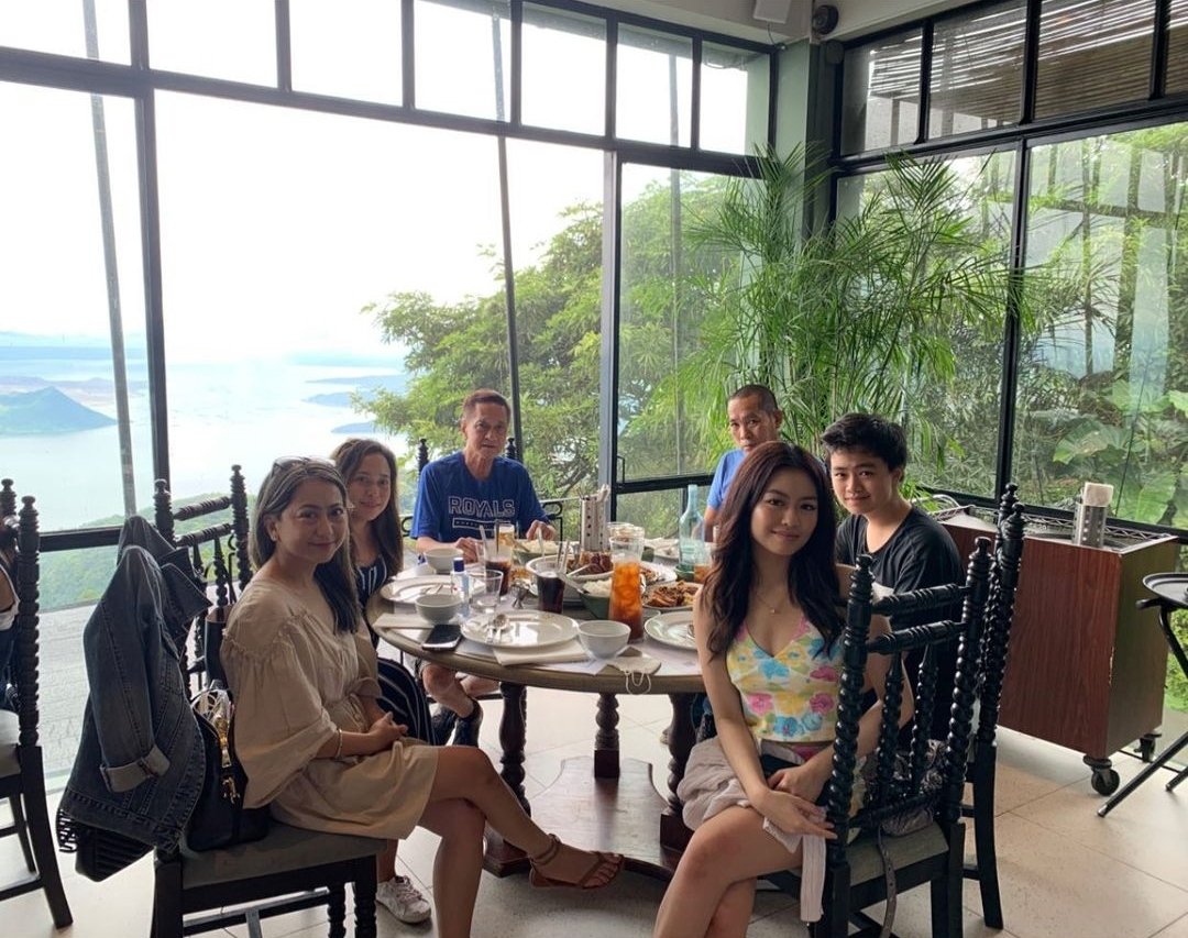 AshleySlappers's tweet photo. 📸 | @SheryleneUncia1 IG story

It was a simple yet intimate celebration for Ashley's 19th birthday with her family ✨🖤

@lallainashley | Ashley Del Mundo 
#AshleyDelMundo https://t.co/DuBCOeu0SY