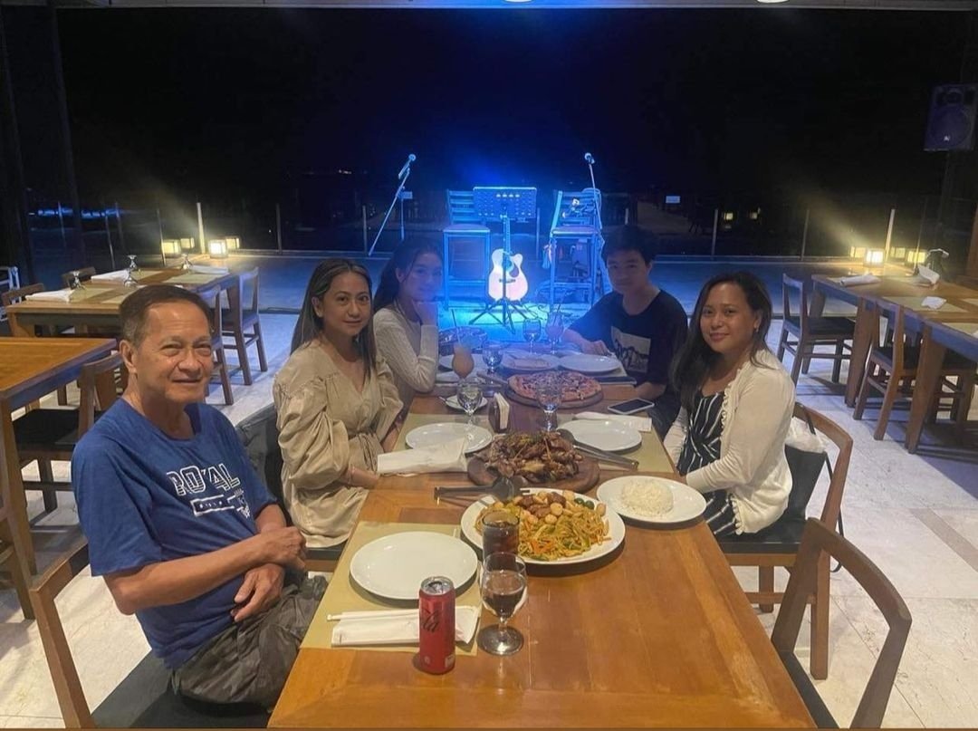 AshleySlappers's tweet photo. 📸 | @SheryleneUncia1 IG story

It was a simple yet intimate celebration for Ashley's 19th birthday with her family ✨🖤

@lallainashley | Ashley Del Mundo 
#AshleyDelMundo https://t.co/DuBCOeu0SY