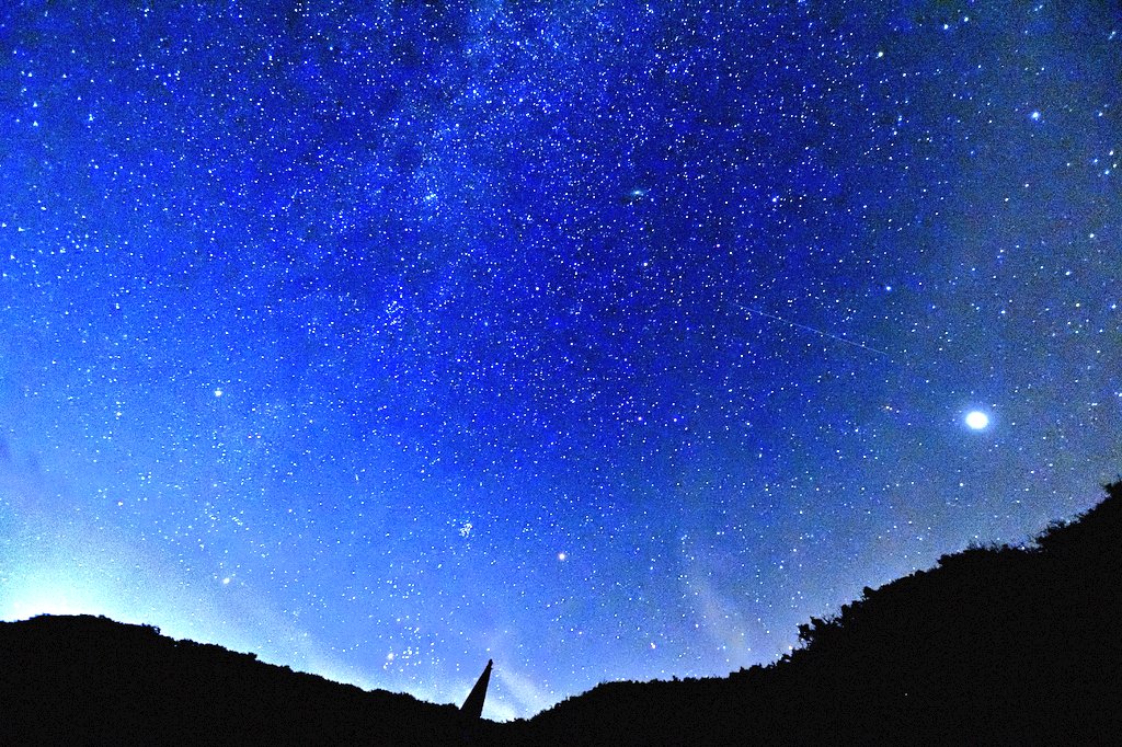 GtakapT's tweet photo. 友と星空ドライブ 積丹町 島武意海岸の星空 綺麗でした
#夜空 #北海道 #風景 #島武意海岸 #積丹 #星空 #写真
#牡牛座 https://t.co/rS00PIAPEQ