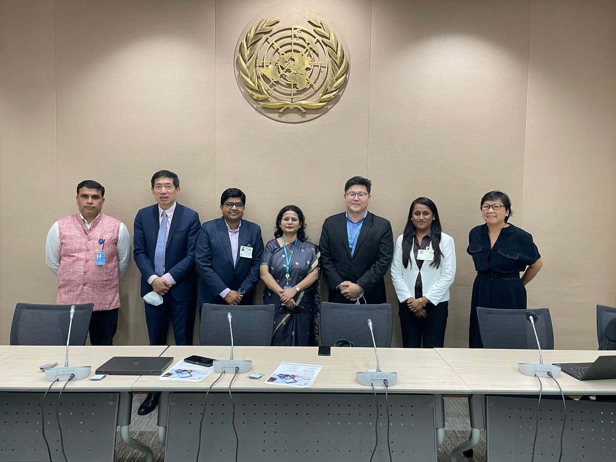 UNDP_India's tweet photo. #SouthSouthCooperation 🫱🏻‍🫲🏽 to #BuildForwardBetter.
 
@MoHFW_INDIA, in p'ship w/ @UNDP🇮🇳, held a side event on #CoWIN📱 platform that helped 🇮🇳 administer 2bn+ 💉 within 18 months, at the #GSSD Expo 2022 in #Thailand, to discuss the potential of scaling it to other countries. https://t.co/lLdbhAKXTd