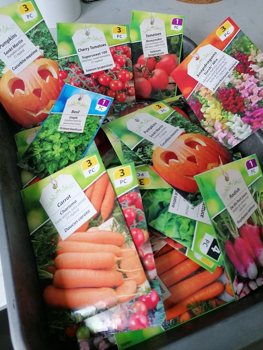 Last weekend marked Harvest in Scotland - Cambria AFC are proud to have participated in the <a href="/DandelionScot/">Dandelion</a> project with our partners <a href="/bemis_scotland/">BEMIS Scotland</a>. 60 families involved, more than 400 packets seeds distributed, 3 months of hard gardening and two new sets of strips!