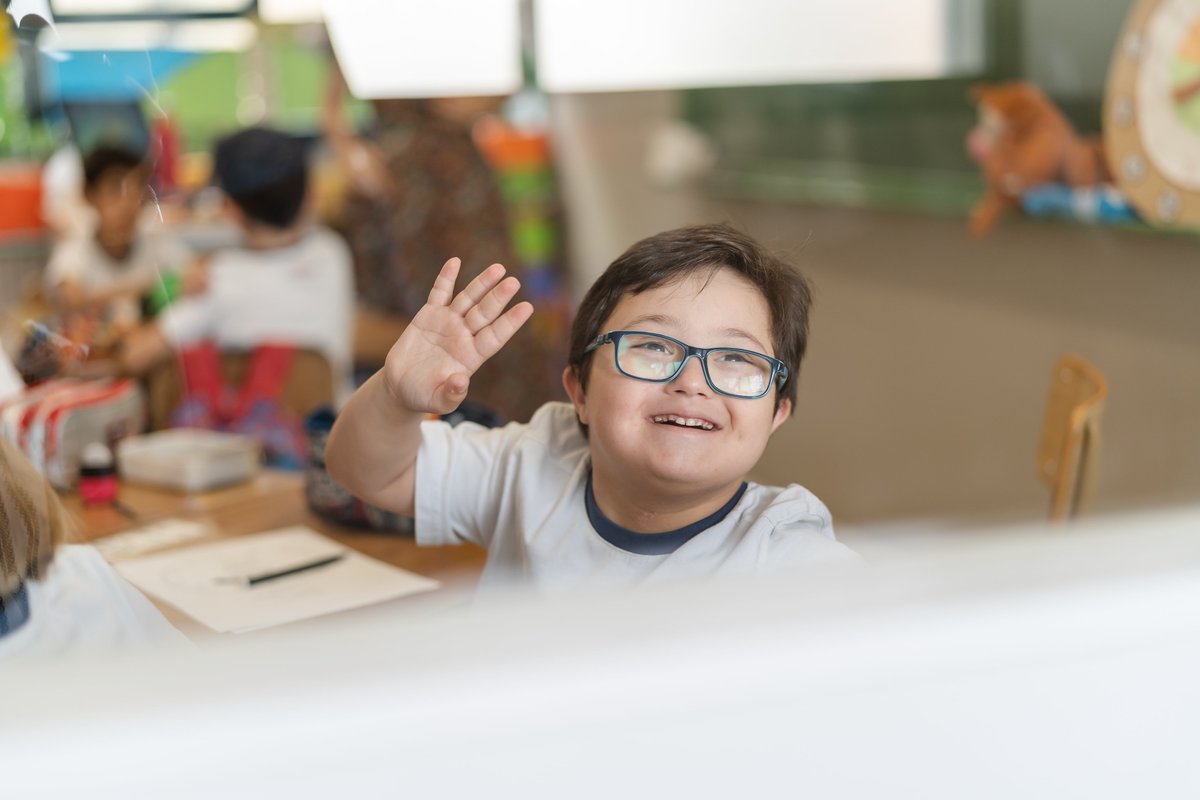 DownSevilla's tweet photo. Esta semana vuelven el alumnado a los Centros Educativos tras un merecido verano. ¡Nos encanta ser testigos de la magia de los reencuentros! 😍

¡Deseamos a toda la comunidad educativa un feliz vuelta! 💙 https://t.co/0mvlVpvaVA