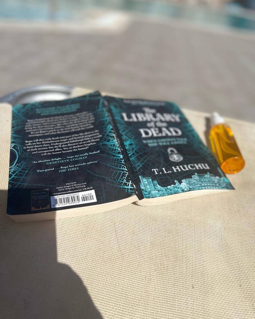 hsimpsonwillis's tweet photo. One last day #reading #sunbathing and catching the #rays with our FM Tan Accelerator to hand, loving life 🥰 https://t.co/gwhD0BYca2 https://t.co/aonPtFv87s