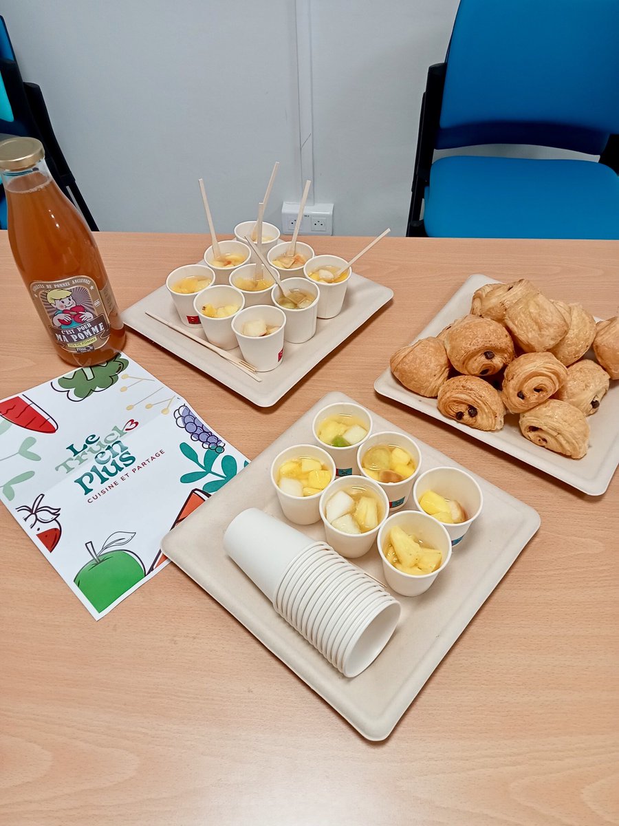 Mécénat_CHU_Angers (@mecenata) on Twitter photo 🥐 Dans le cadre de l’opération « Le Truck en Plus », le chef <a href="/favredannepas/">Pascal Favre D'anne</a> a préparé et distribué des paniers « petit-déjeuner » pour les équipes de Pédiatrie du <a href="/chu_angers/">CHU Angers</a>. 🥐 Dans le cadre de l’opération « Le Truck en Plus », le chef <a href="/favredannepas/">Pascal Favre D'anne</a> a préparé et distribué des paniers « petit-déjeuner » pour les équipes de Pédiatrie du <a href="/chu_angers/">CHU Angers</a>.