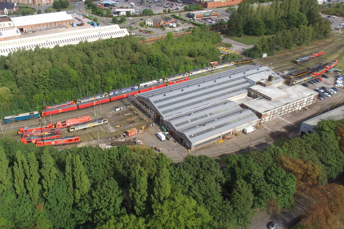 beeranddiesels's tweet image. A view of Crewe Electric Depot taken yesterday. Members of Class 67, 90 and 92 can be seen. #Class67 #Class90 #Class92 #Crewe