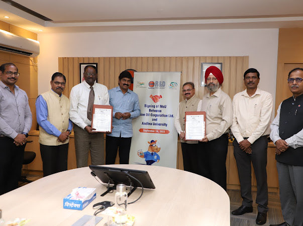 RamakumarDr's tweet image. Today signed an MoU with Andhra University for onboarding PhD scholars under IOC fellowship scheme in the gracious presence of Vice Chancellor-Prof Prasada Reddygaru! @RndIndianoil @Secretary_MoPNG