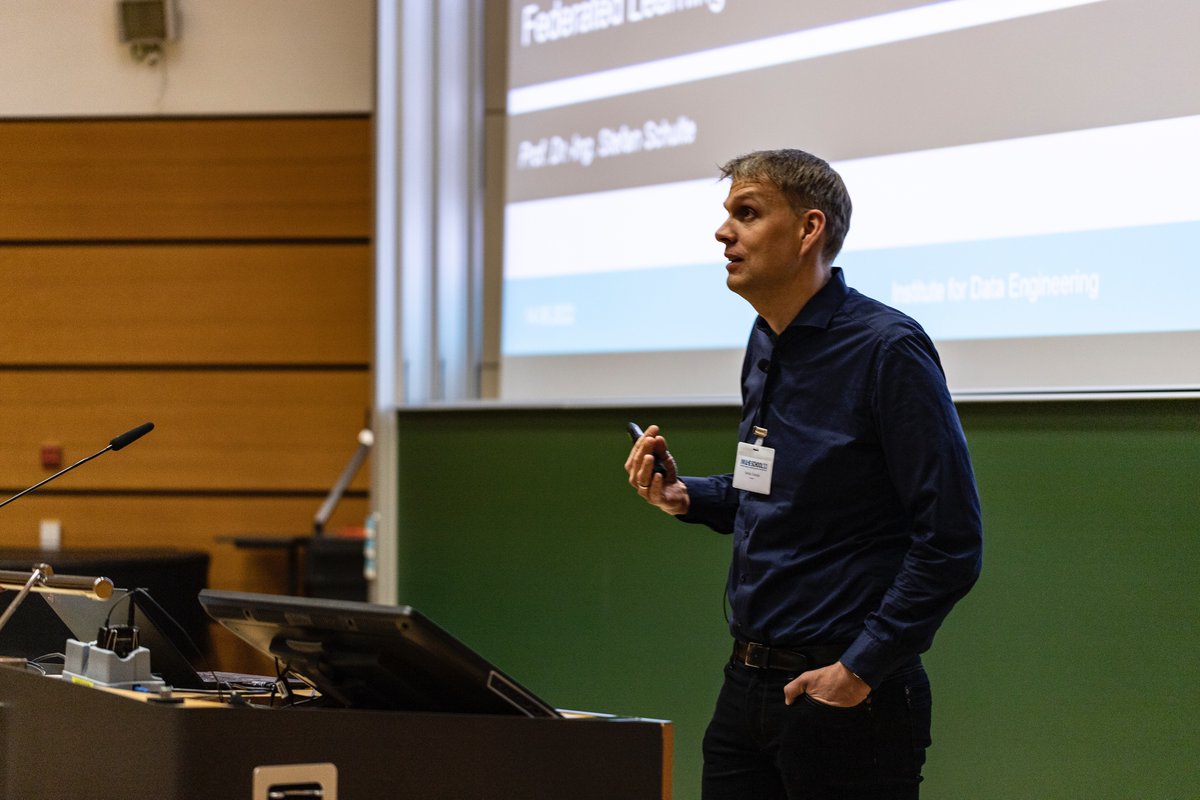 MLETUHH1's tweet photo. Heute started Tag zwei unserer #mleschool an der @TUHamburg  mit spannenden hands-on Workshops. Lernt #Julia kennen und informiert euch über #neuralnetworks. https://t.co/gUKlX4F4dh